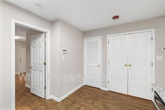 Building Photo - 106 Locomotive Ln