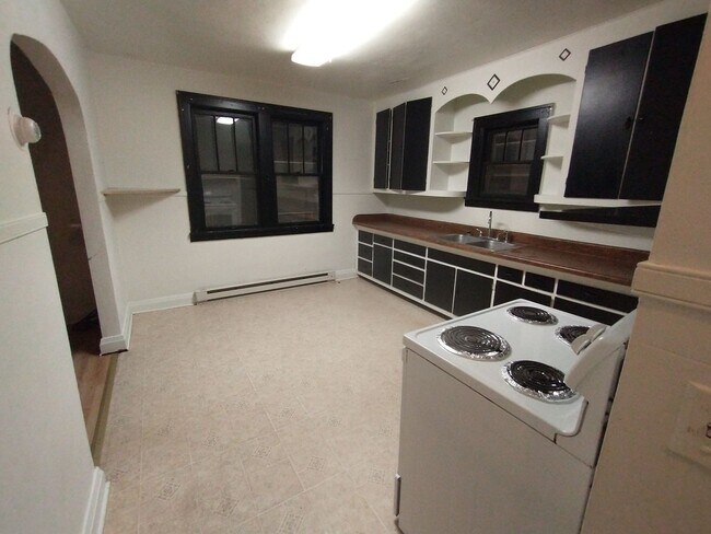 Building Photo - 724