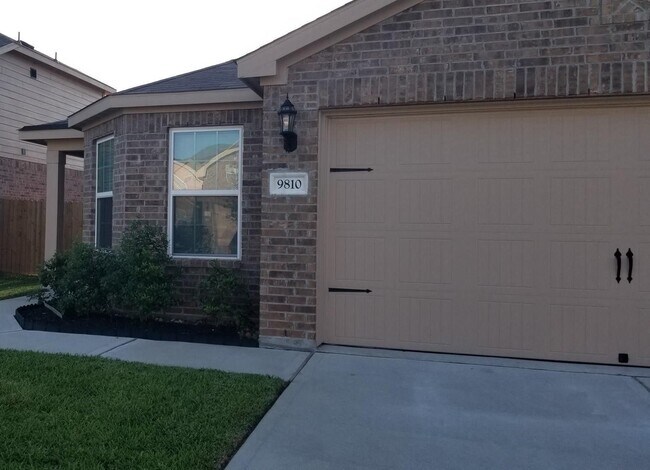 Building Photo - 9810 Blue Sapphire Ln