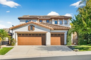 Building Photo - 660 Camino de la Luz