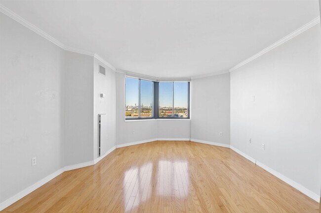 Building Photo - 1209 Harmon Cove Tower
