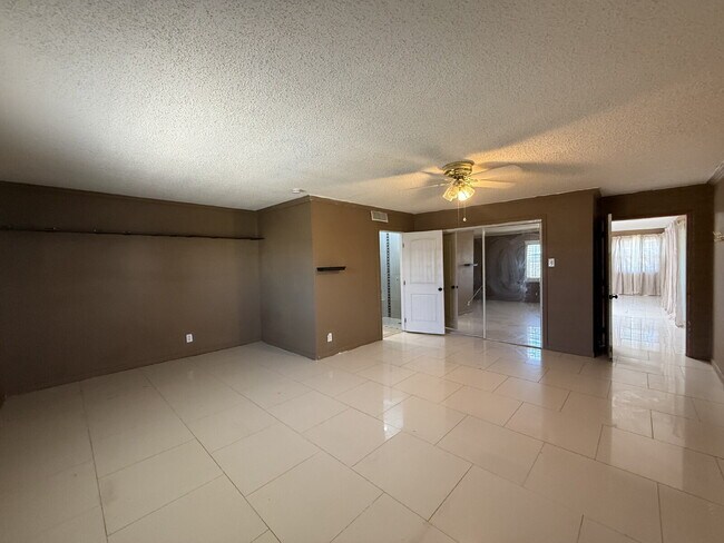 Building Photo - 5725 Wren Ave