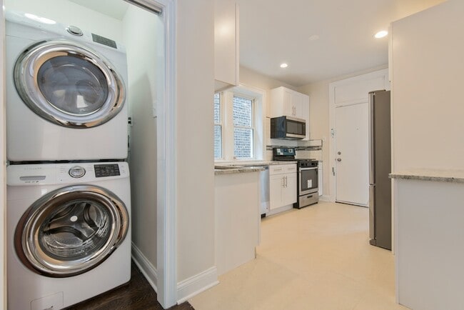 Building Photo - 7938 S Honore St