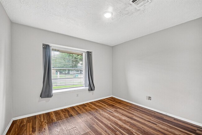 Building Photo - 3602 Cedarcrest Dr