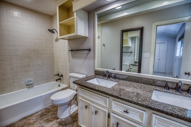 Building Photo - 216 Duerr Dr