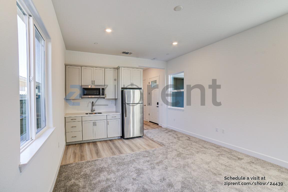 Building Photo - 8333 Evans Tree Dr S