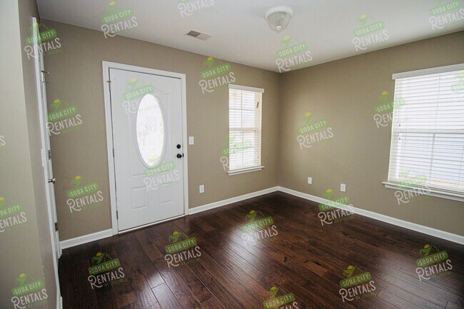 Building Photo - Prelease for June 15th, 2026- 3 Bedroom, 2...