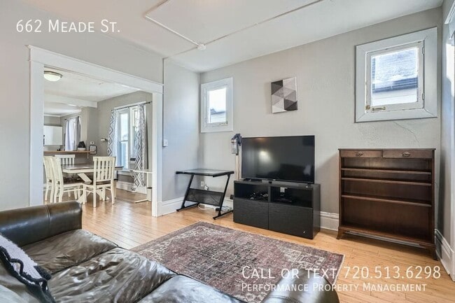 Building Photo - 662 Meade St