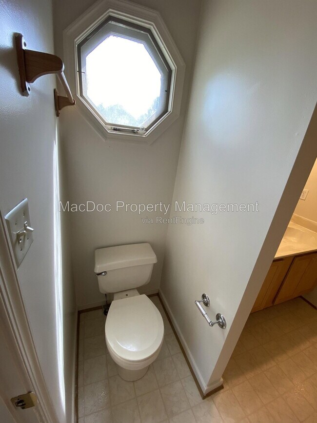 Building Photo - 9 Brown Cir