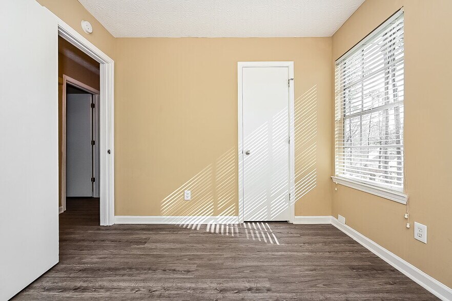 Building Photo - 1341 Birdsong Ln