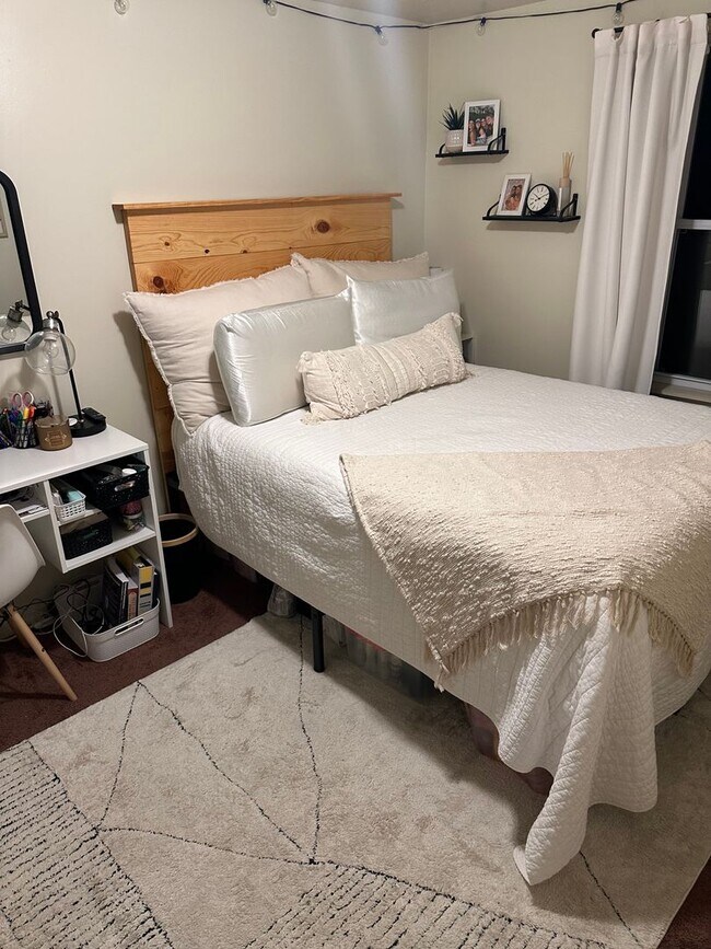 Building Photo - 1927 Fox Wy