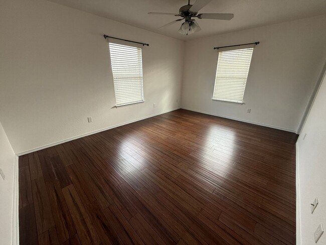 Building Photo - 408 Viola Dr