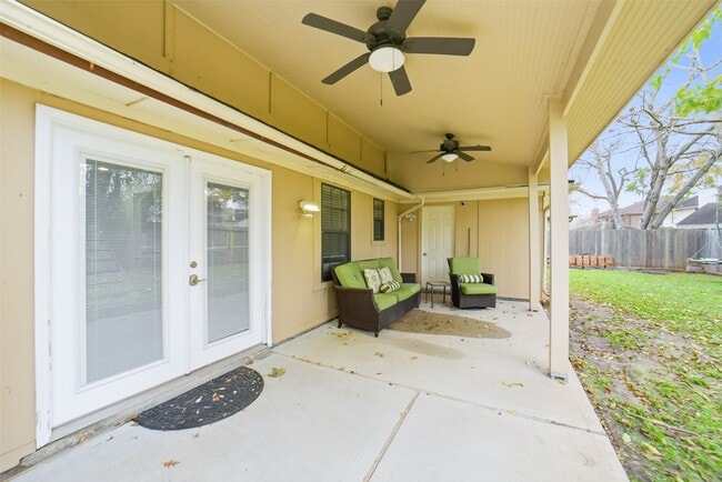 Building Photo - 1306 Carriage Dr