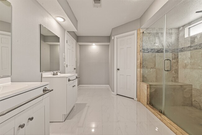 Building Photo - 15734 Pagehurst Dr