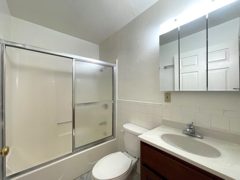 Building Photo - 3800 39th Ave