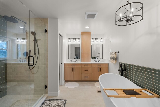 Building Photo - 12122 Royal Valley Dr