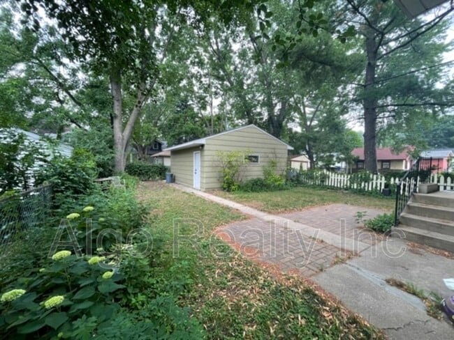 Building Photo - 1475 Albert St N