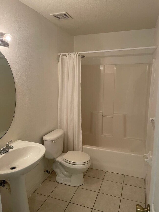 Building Photo - 2/2 Villa with a One-car garage in Dade City!