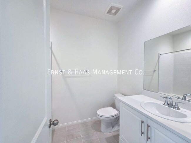 Building Photo - 2420 E Lincoln Ave