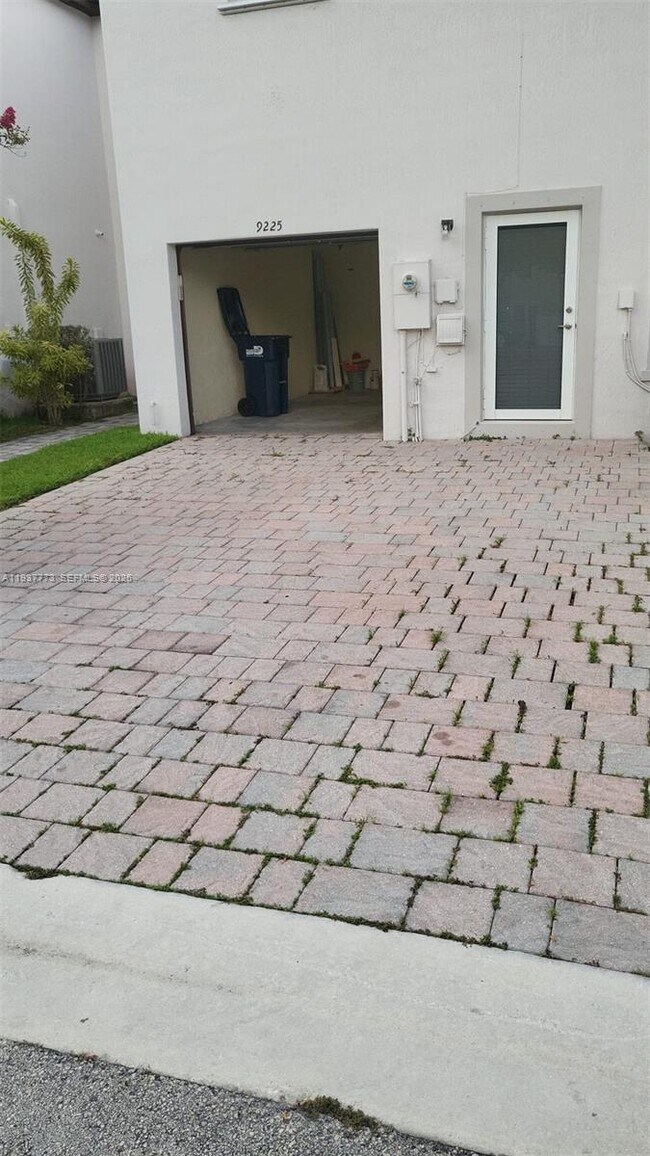 Building Photo - 9219 SW 170th Ave