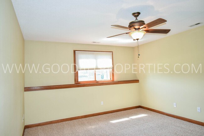 Building Photo - Beautiful 4 Bedroom in Waukee