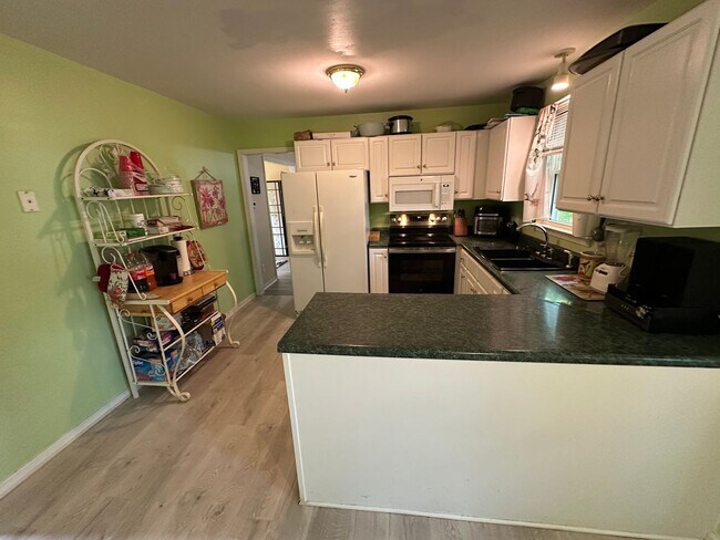 Building Photo - For Rent: Charming 4-Bedroom Colonial in C...