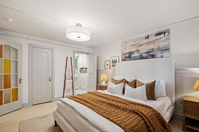 Building Photo - Pacific Heights: Updated Condo w/ Enchanting Shared Garden