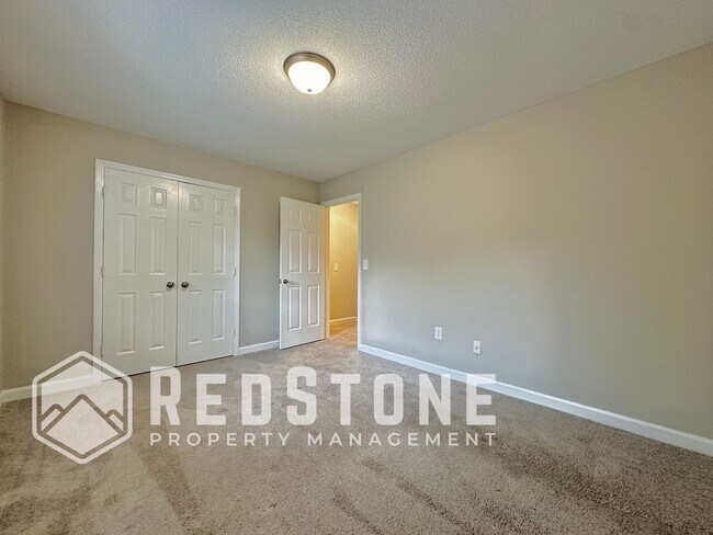 Building Photo - 727 S Broad St