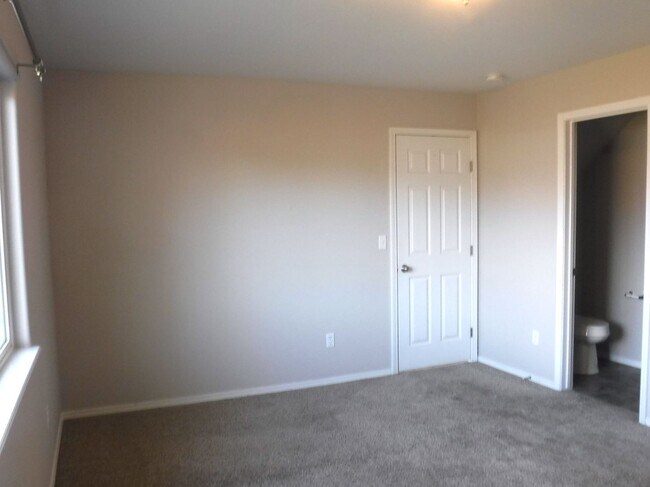 Building Photo - Charming Meridian home with 3 bed 2.5 bath and an office. Located in the Trailway Park Subdivisio...