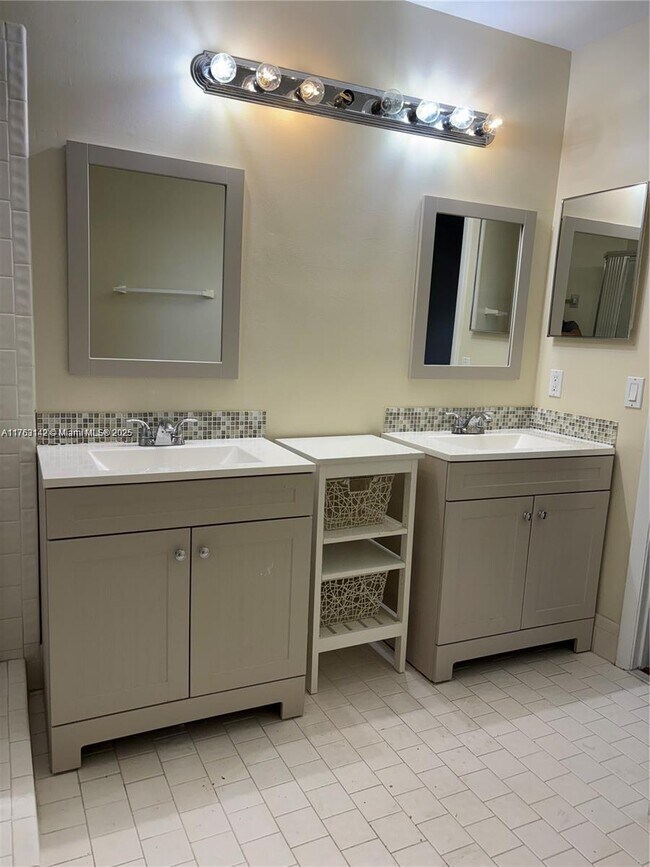 Building Photo - 9366 Arborwood Cir