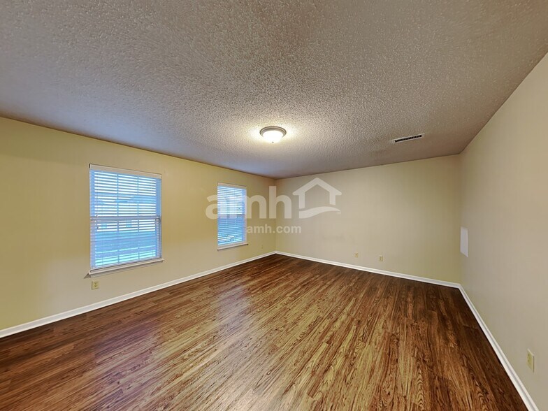 Building Photo - 8514 Bluff Point Dr