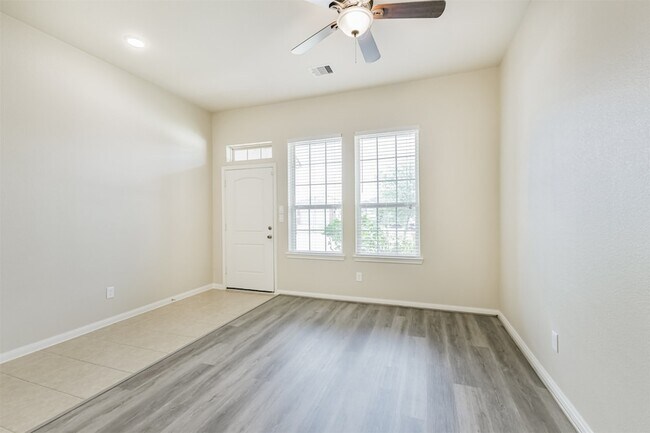 Building Photo - 12638 Silver Winter Trl