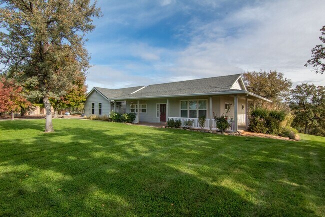 Building Photo - Country Home for Rent on Acreage | 3.5 Acres, 3 Car Garage, Deck, Pet Friendly