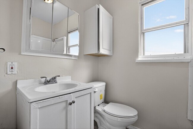 Building Photo - Charming 3BR Duplex in Los Angeles