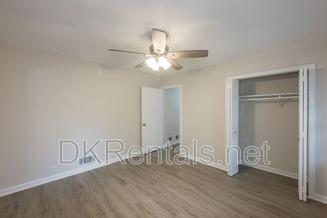 Building Photo - 2058 River Rd