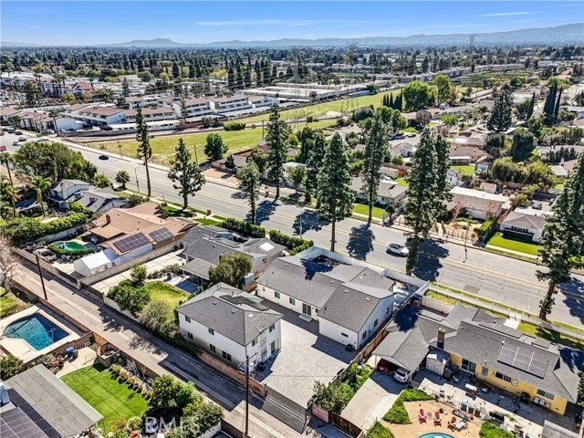 Building Photo - 18221 Chatsworth St