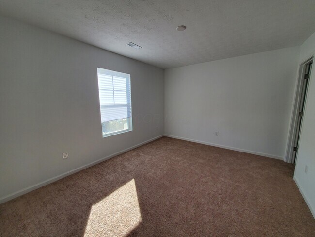 Building Photo - 15 Clinchfield Ct