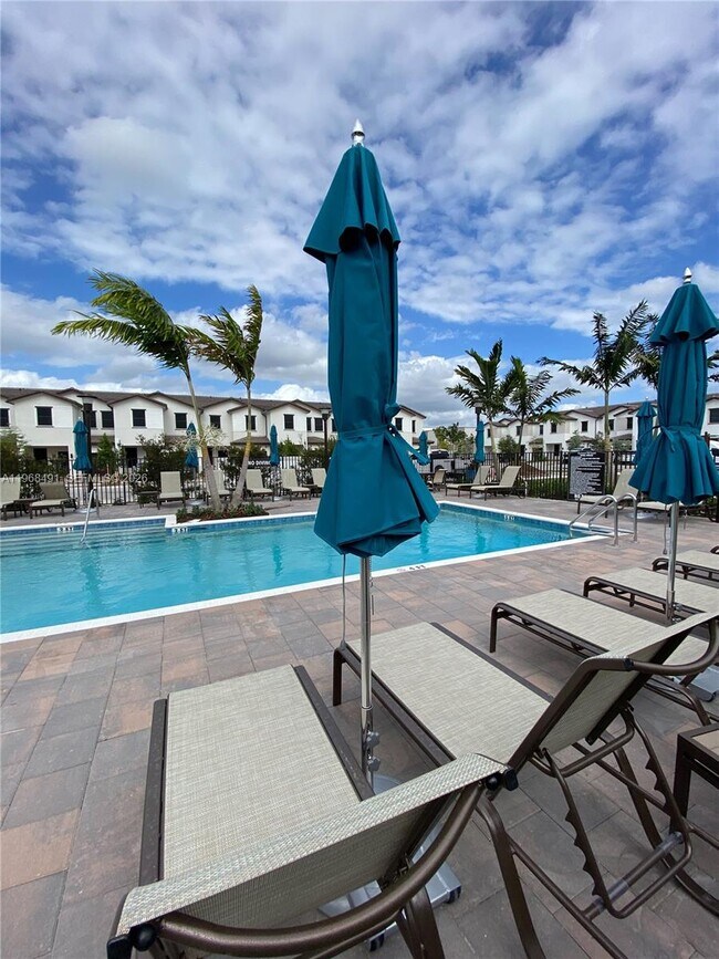 Building Photo - 247 SW 159th Dr