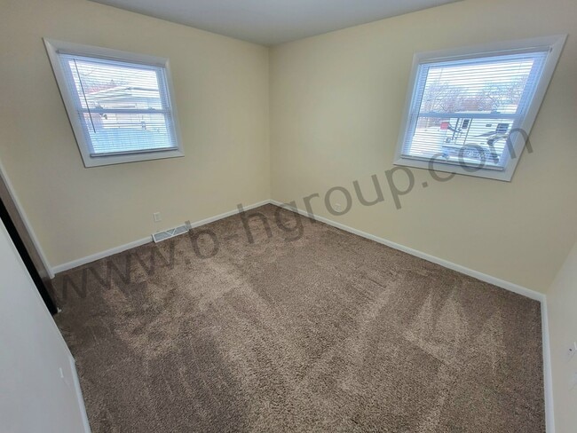 Building Photo - 4705 42nd Ave