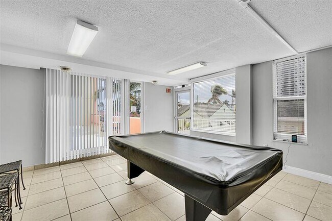 Building Photo - 801 S Ocean Dr