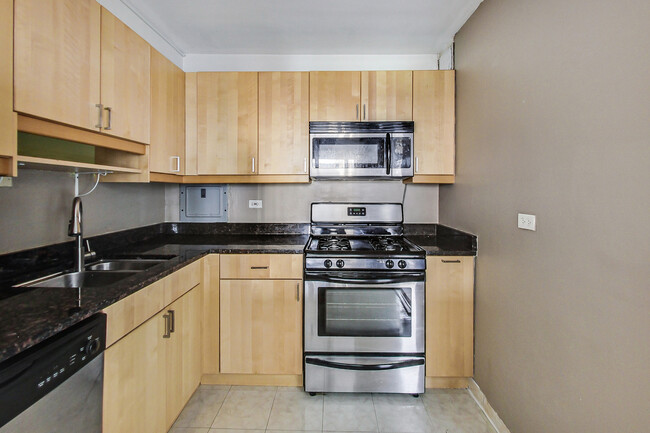 Building Photo - 850 N Dewitt Pl