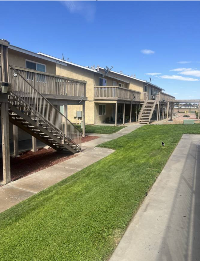 Building Photo - 1st Month’s FREE Rent Move-In Special! Spa...