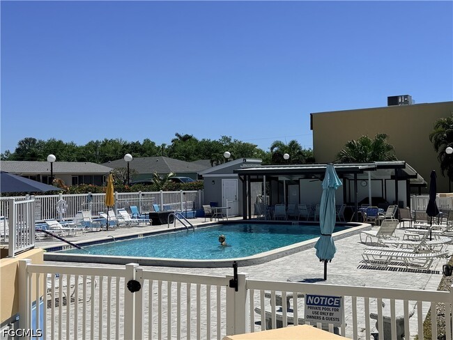 Building Photo - 1608 SE 28th Terrace