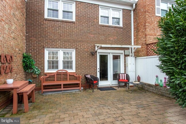 Building Photo - 6063 Hardwick Pl