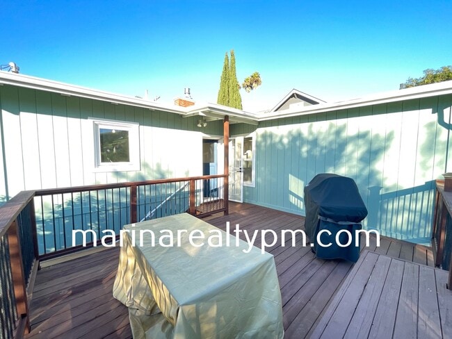 Building Photo - Welcome to this stunning 3 Bedroom 2 Bath ...