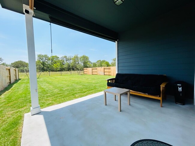 Building Photo - 425 Chaste Tree Dr