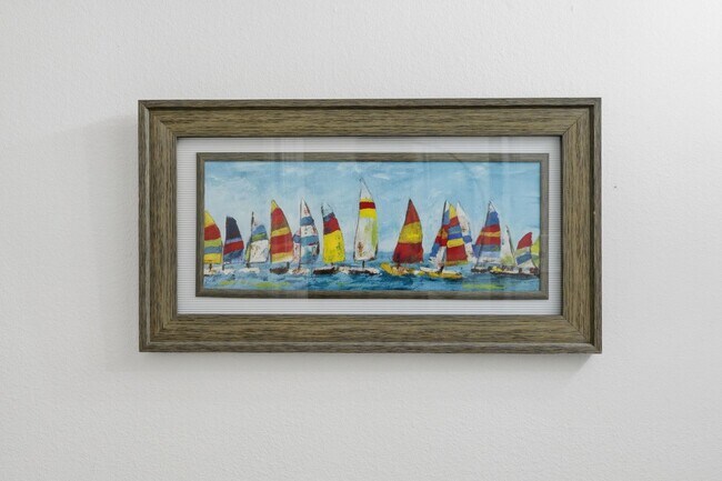 Building Photo - 4 bed with back yard in great East side location.