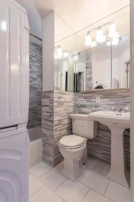 Building Photo - 221 E 23rd St