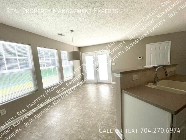 Building Photo - **MOVE IN SPECIAL!**Charming 3BR/2.5BR hom...