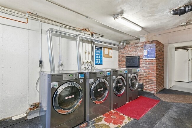 Building Photo - 18 Fountain Ln